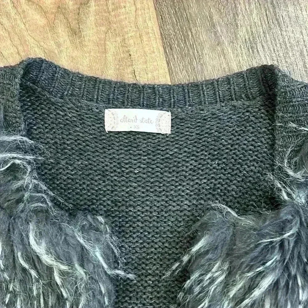 Altar’d State Women’s Faux Fur animal print look Vest‎ gray size XS runs big - Picture 2 of 11